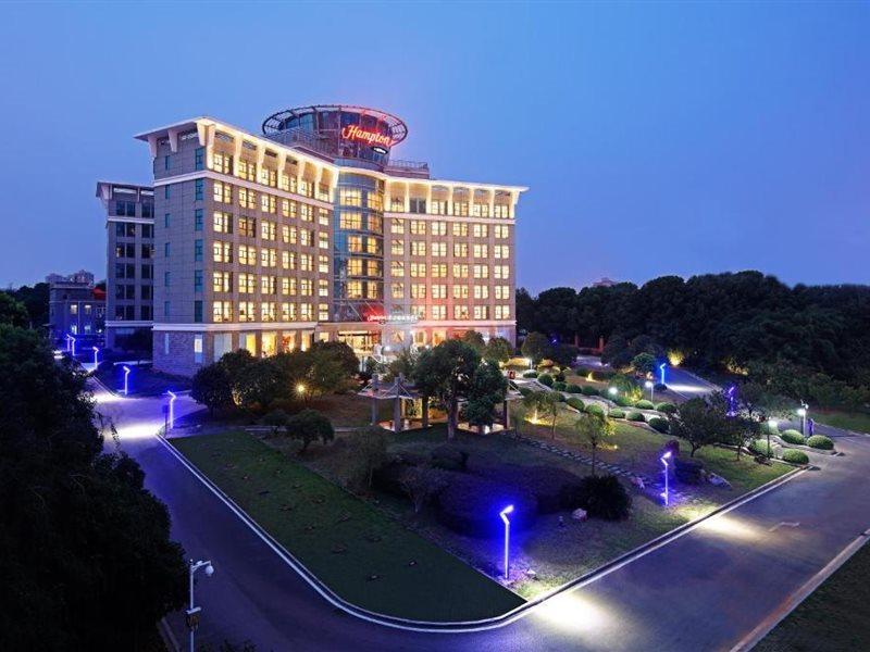 Hampton By Hilton Wuhan Tianhe Airport East Екстер'єр фото