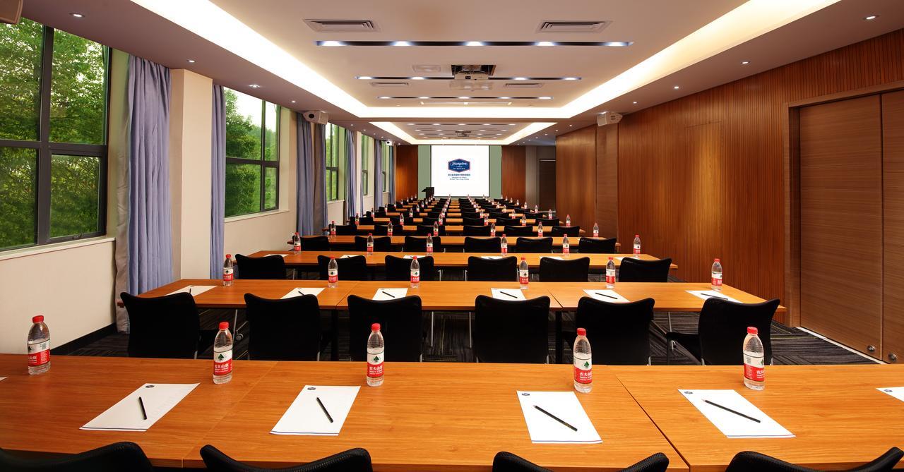Hampton By Hilton Wuhan Tianhe Airport East Екстер'єр фото