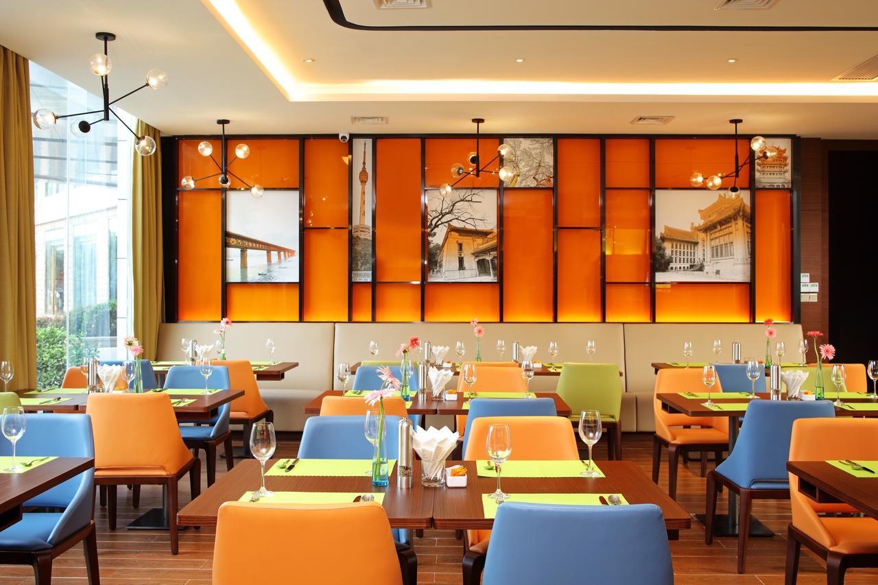 Hampton By Hilton Wuhan Tianhe Airport East Екстер'єр фото